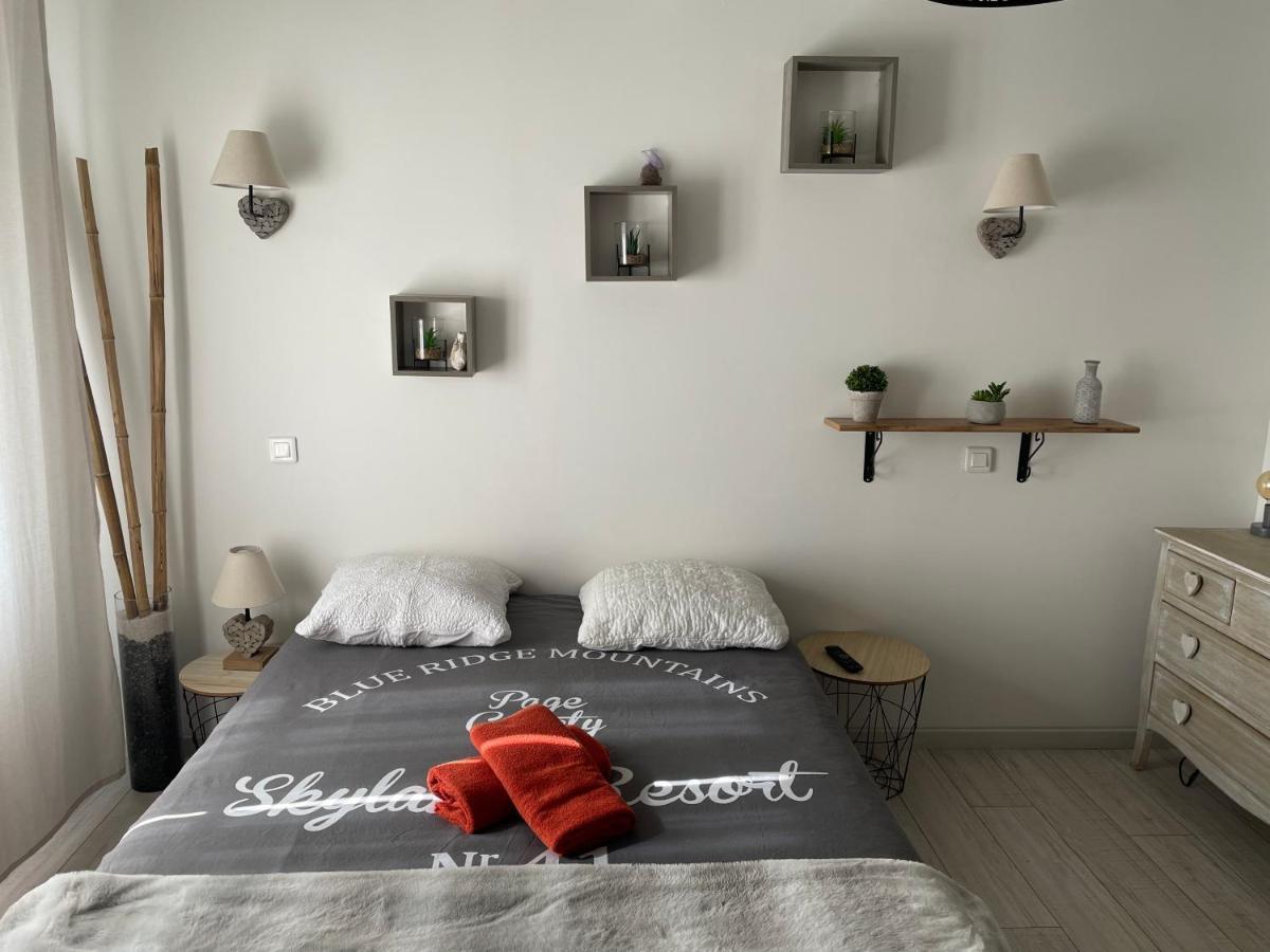 Le Regrimet Avec Parking Gratuit Et Prive Bed & Breakfast Lens-Lestang Exterior foto